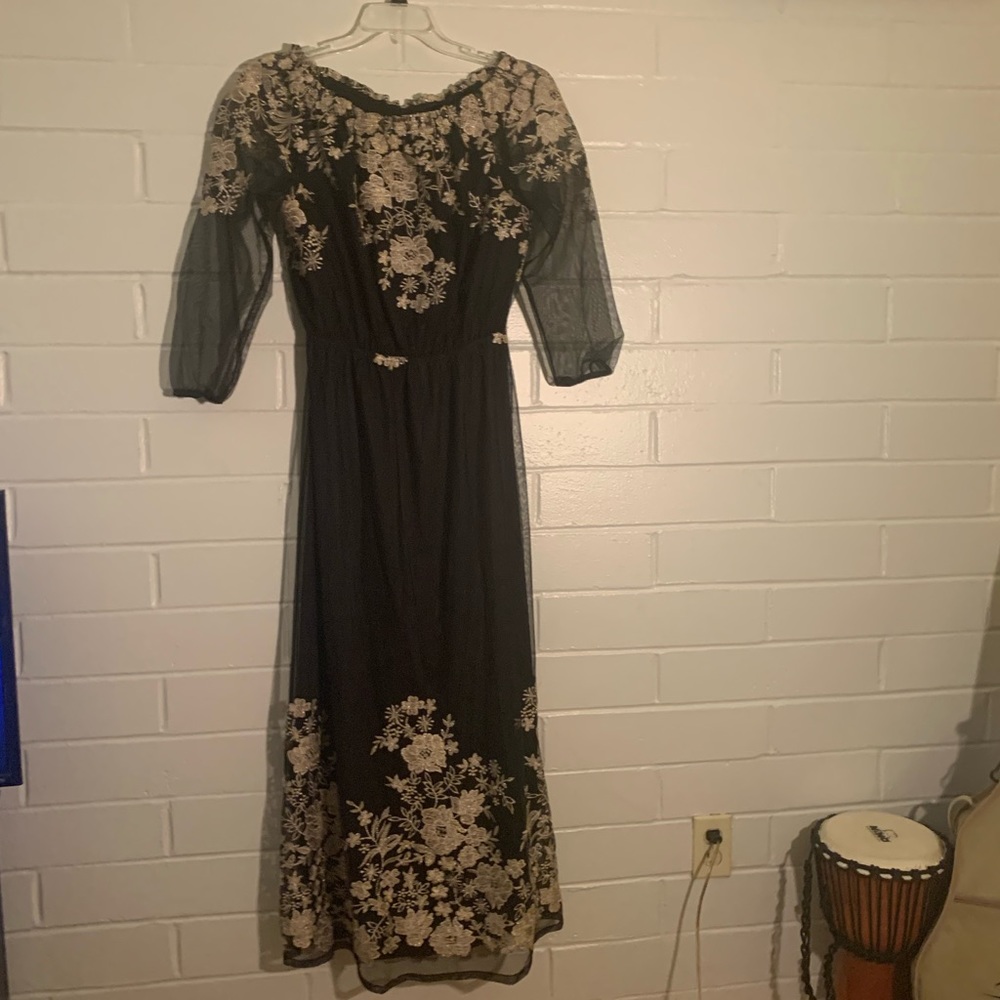 Off the shoulder Floral Embroidery Maxi Dress